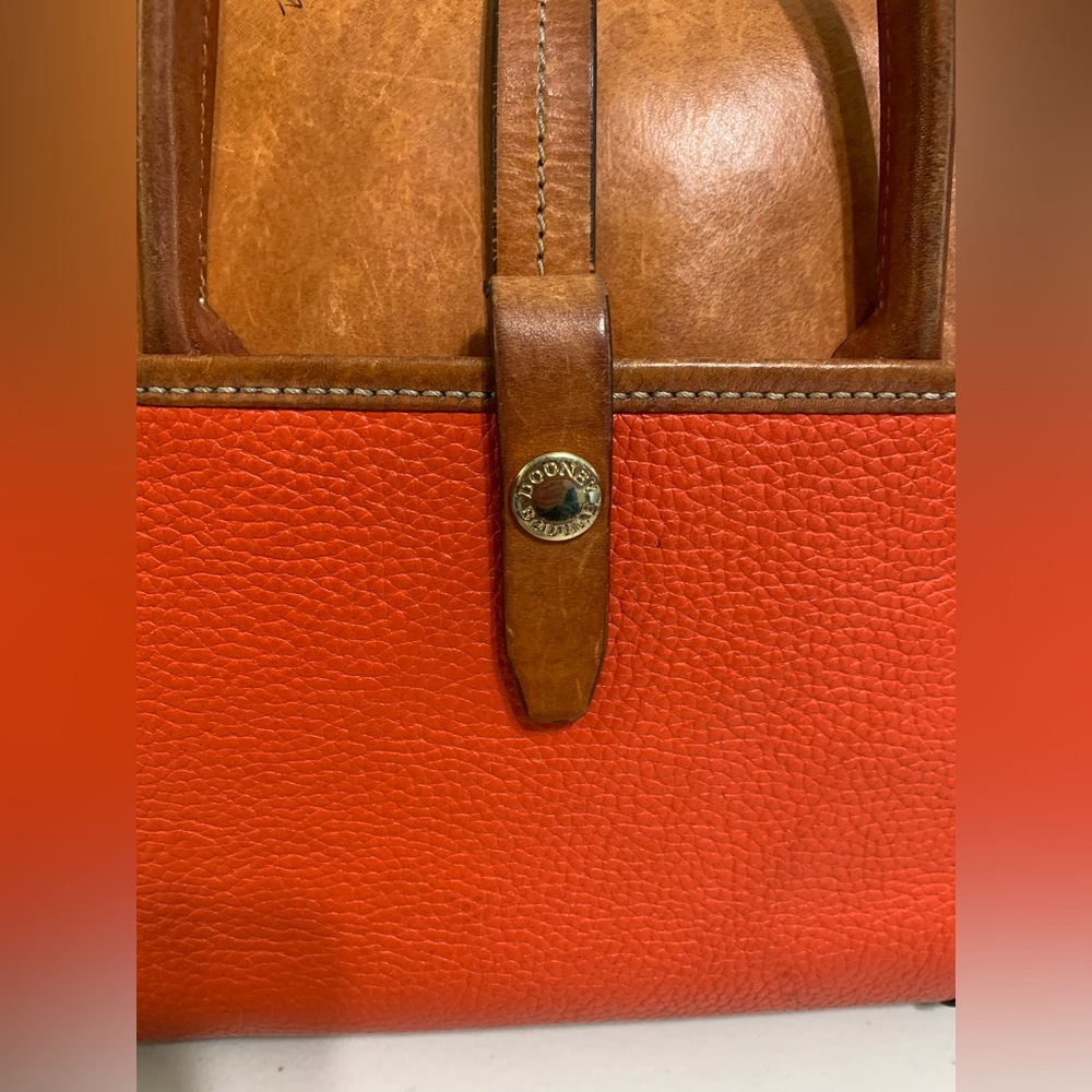 💕👜Dooney & Bourke  1975 Signature Classic Leather Shoulder/Handbag - Picture 4 of 11